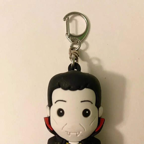 Disney Hocus Pocus Series 2 Keychain Figures  Set of 2 Bus Driver and Dave - Picture 10 of 13